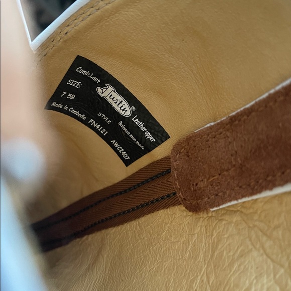 Brand new Justin Boots - Picture 2 of 3